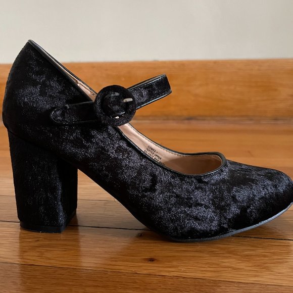 Chase + Chloe Black Velvet Mary Jane Style Heels - Picture 4 of 8
